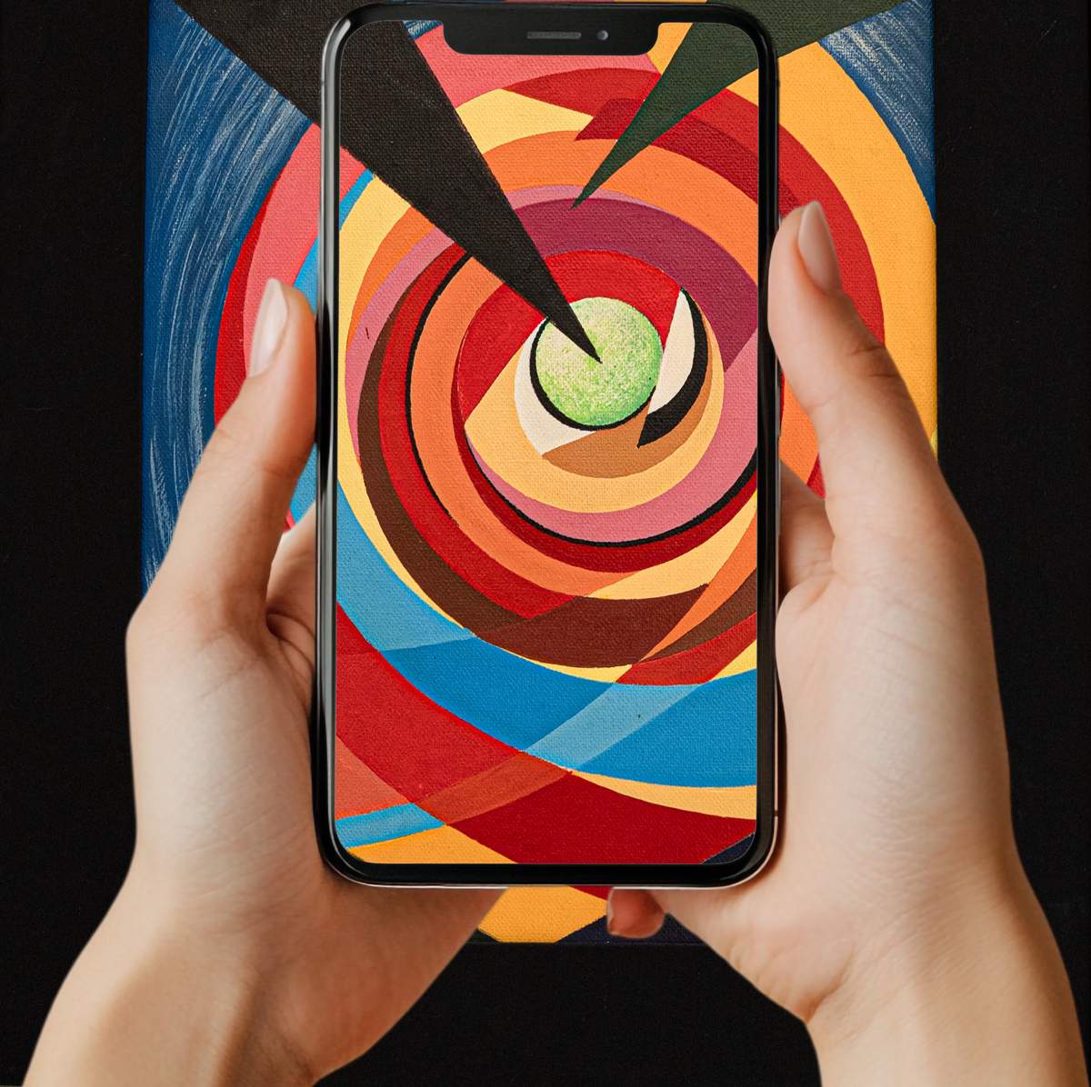 due mani che tnegono in mano uno smartphone ed inquadrano un'opera d'arte